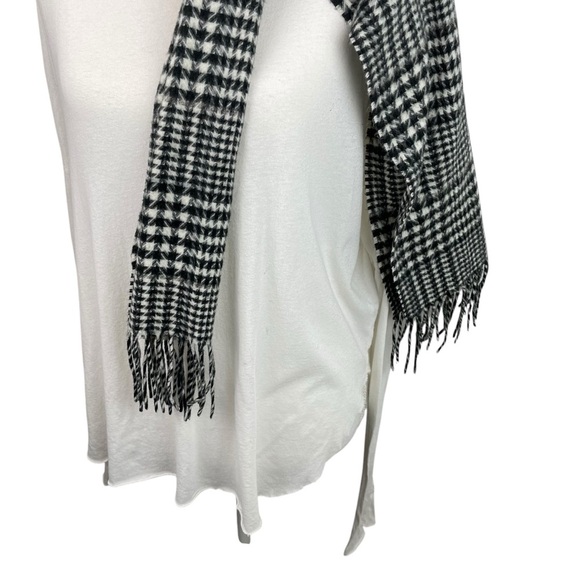 Cashmink by V. Fraas | Black White Herringbone Fringe Neck Scarf - Picture 3 of 4